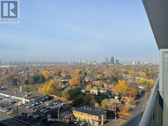 Photo du bâtiment - 30 Samuel Wood Wy