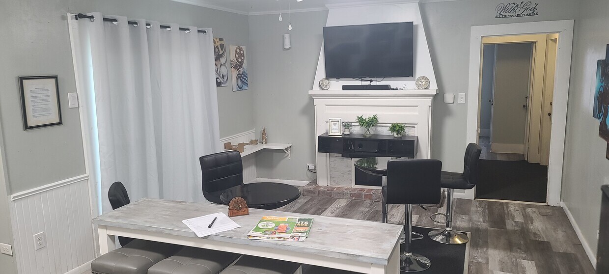 Foto principal - 115 N Landry Dr