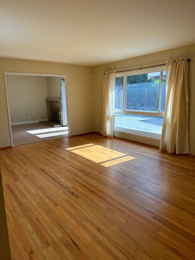 Building Photo - 430 Blue Ridge Dr