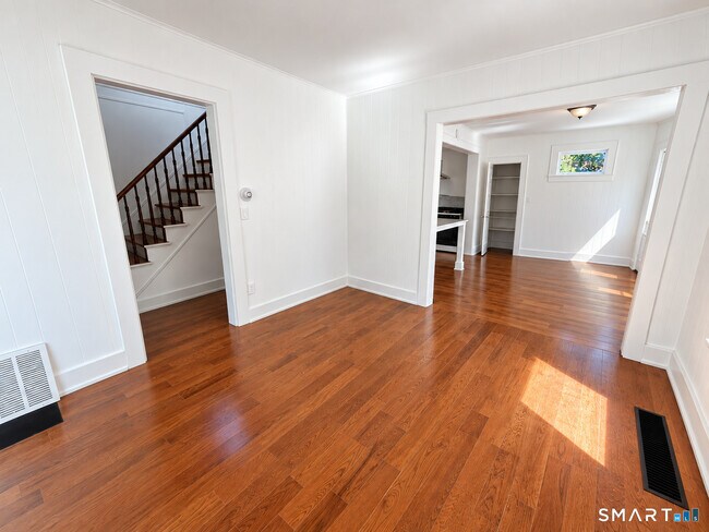 Foto del edificio - 407 Shelton Ave
