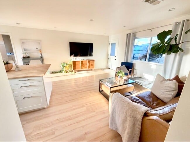 Building Photo - Coming soon! 06-15-26 Newly Remodeled Furnished Oceanside Retreat with Green Space Views 3 bedroo...