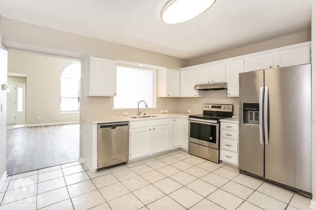 Building Photo - 7513 Cinnamon Lakes Dr