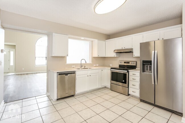 Foto del edificio - 7513 Cinnamon Lakes Dr