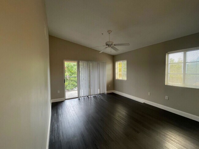 Foto del edificio - 4824 N State Rd 7