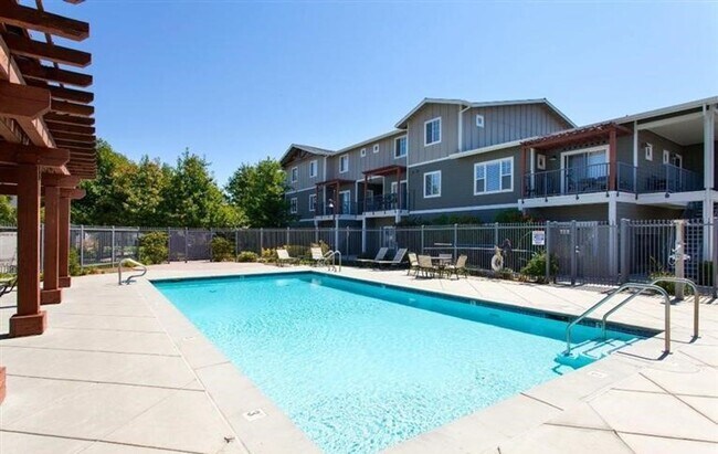 Building Photo - 1818 Moore Blvd, #223