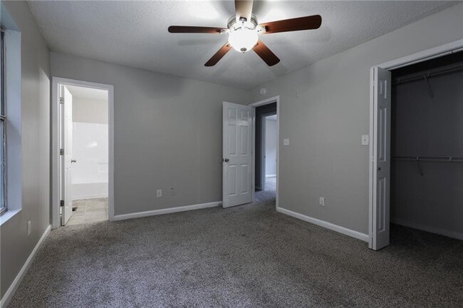 Building Photo - 7044 Stonecreek Dr
