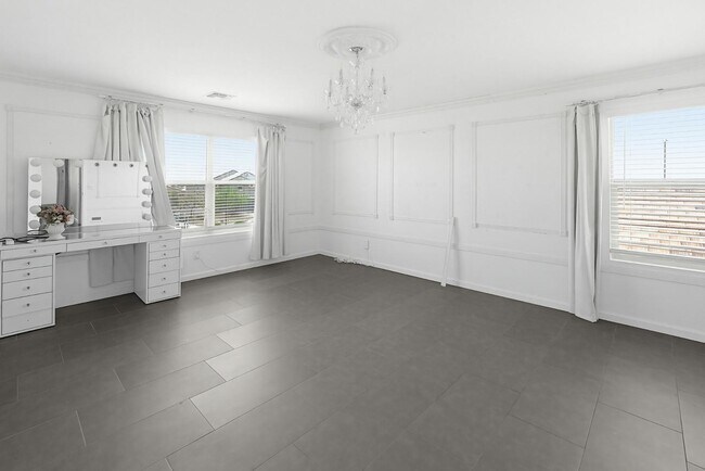 Building Photo - 6815 W Encinas Ln