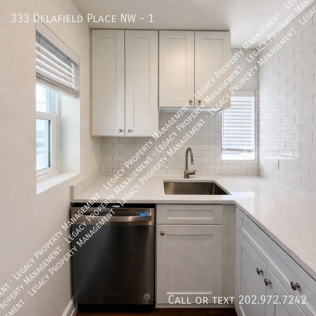 Foto del edificio - 333 Delafield Pl NW