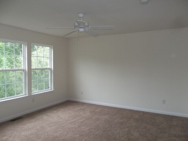Building Photo - 563 Jessica Circle Newport News VA 23606