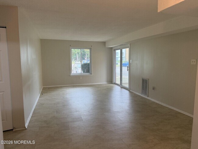 Foto del edificio - 74 Northrup Dr