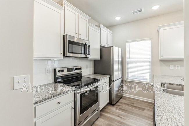 Building Photo - 7213 Somerford Rd