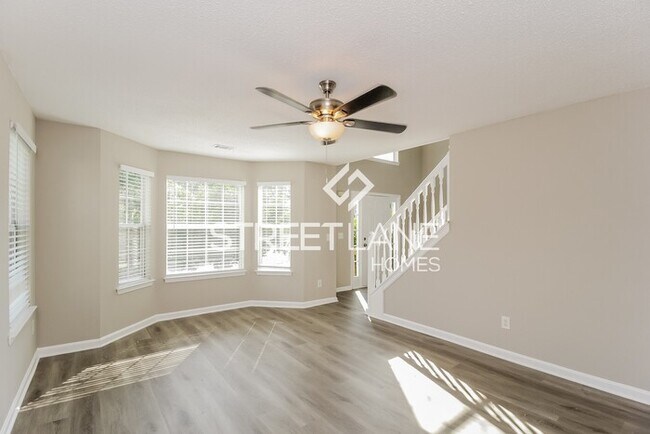 Building Photo - NEW TO THE MARKET!!!