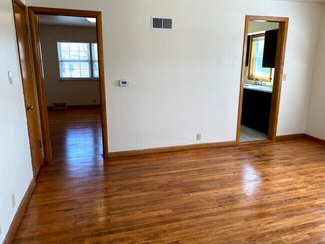 Foto del edificio - 1322 Harding Ave