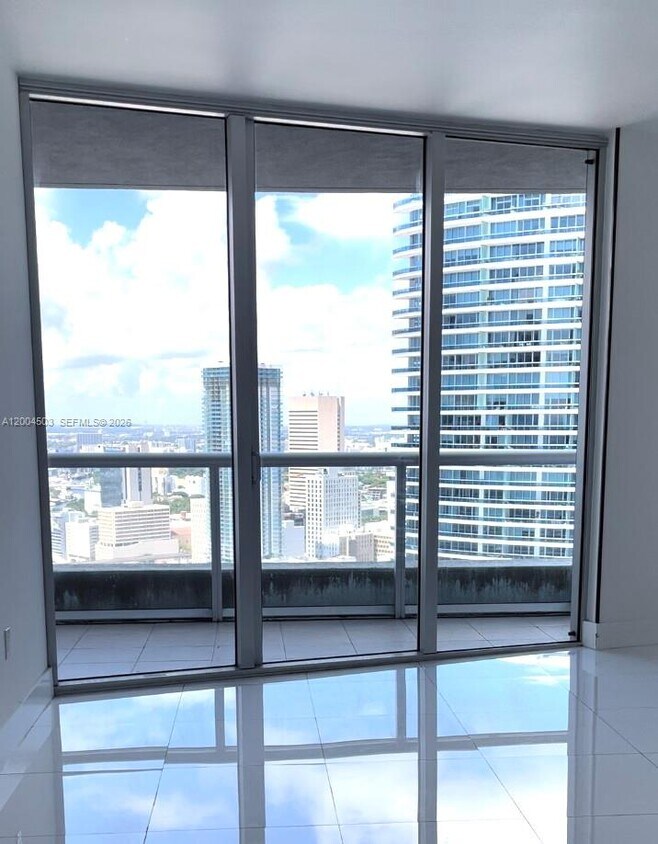 Foto del edificio - 465 Brickell Ave