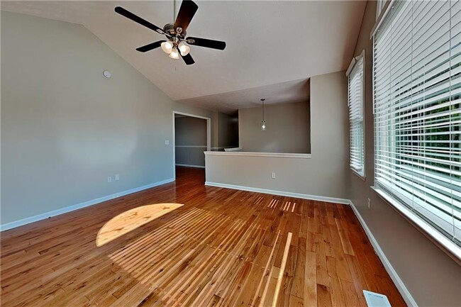 Building Photo - 4 Oak Landing Trail S