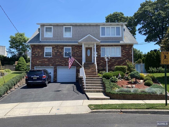 Primary Photo - 65 Carlyle Ct