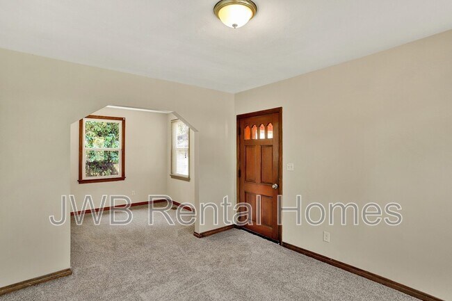 Foto del edificio - 9062 Van Buren Ave