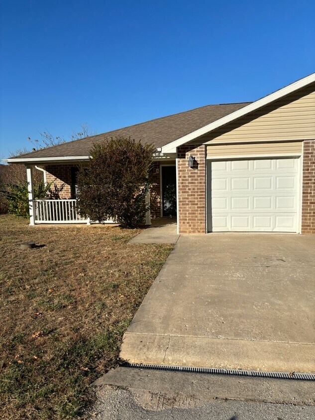 Foto principal - 16754 Hunters Ridge Ln