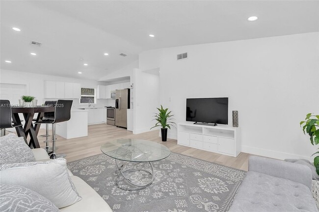 Foto del edificio - 3413 SW 12th Ct