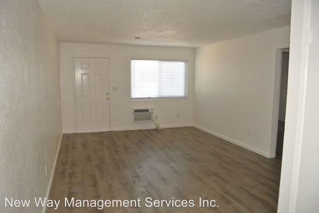 Building Photo - 1500 Sycamore Dr