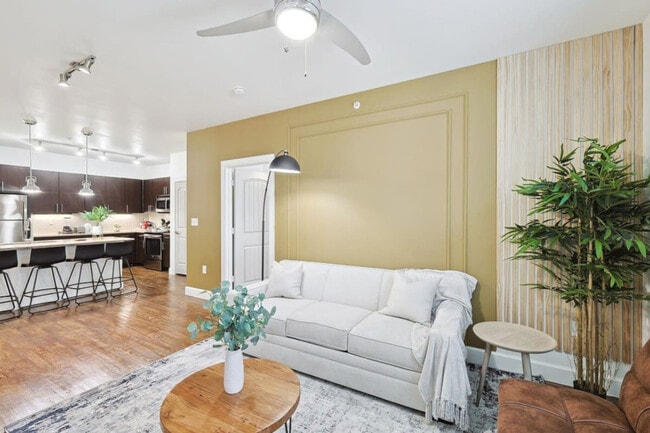 Foto del edificio - 5725 Town and Country Blvd