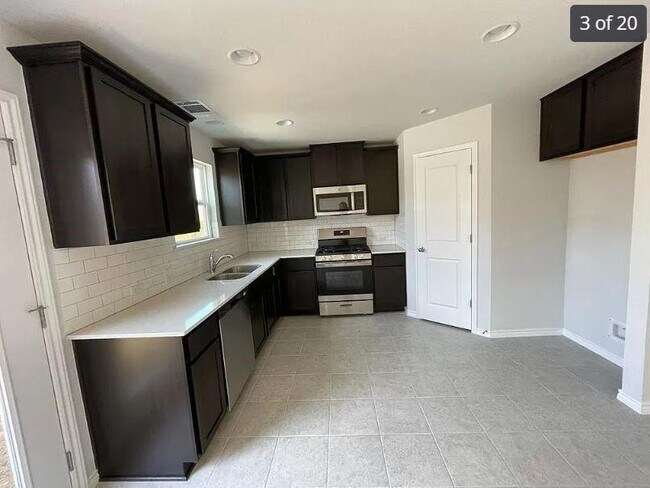 Foto del edificio - 17922 Giglio Wy