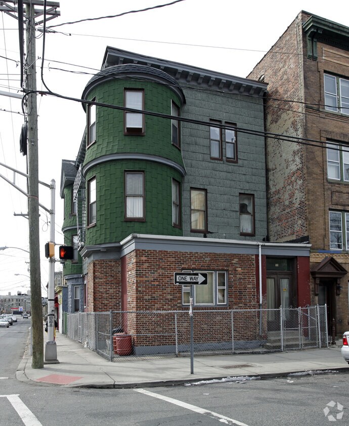 Primary Photo - 53 St Pauls Ave