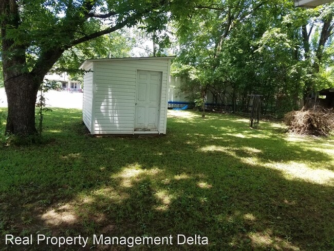 Building Photo - 3 br, 1 bath House - 908 West Race St