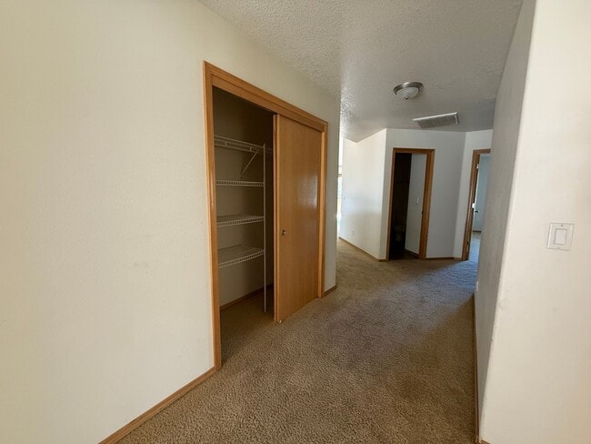 Building Photo - Single Level 3 Bed/2 Bath Home in SE Bend - Conifer Ave