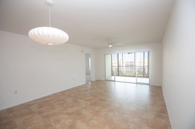 Foto del edificio - Completely Updated 2 Bed 2 Bath In Ironwoo...