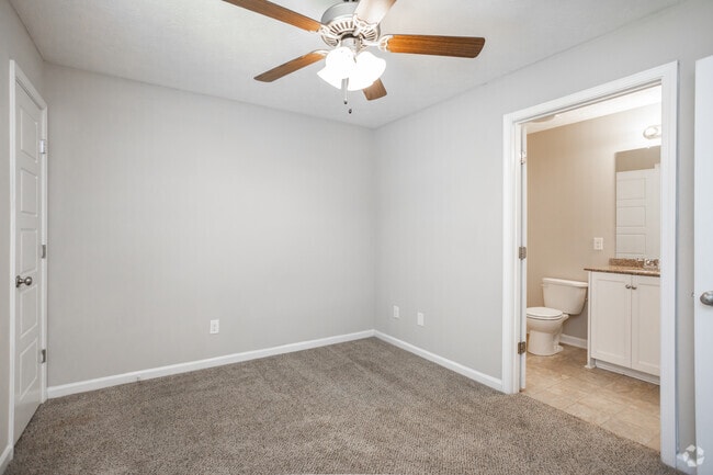 LEGENDS 2 BR | 2 BA | 960SF - Second Bedroom - Legends at Armour Avenue