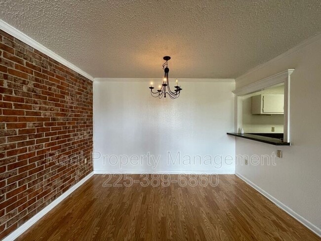 Building Photo - 3101 Highland Rd