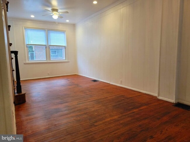 Living room - 1842 E Hazzard St