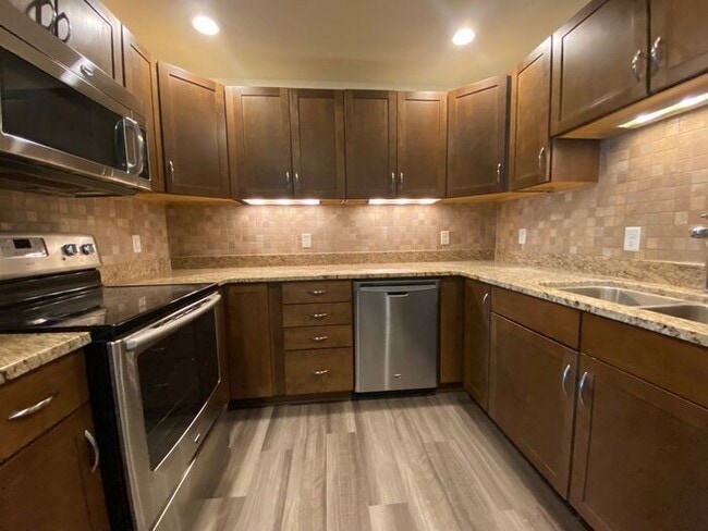 Building Photo - $2,575 | 1 Bedroom, 2 Bathroom Condo | Pet...