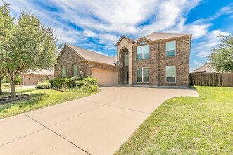 Building Photo - 210 Warbler Dr