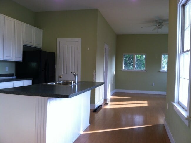 Kitchen and great room - 2105 E Marshall St