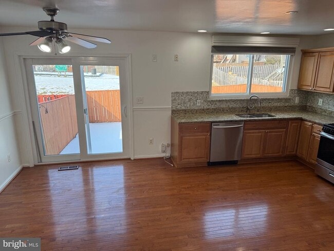 Building Photo - 16918 Toms River Loop