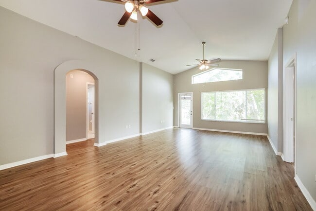 Building Photo - 543 Emerald Cove Loop
