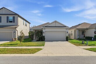 Building Photo - 1556 N River Cir