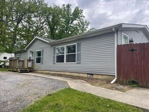 Building Photo - 1312 Redwing Rd