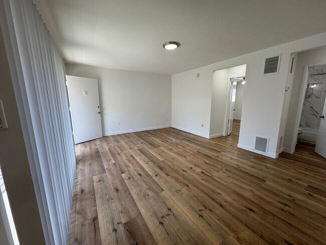 Foto del edificio - 14443 Dickens St
