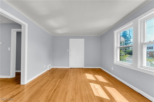 Building Photo - 3264 E 149th St