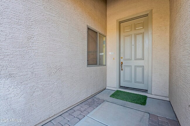 Building Photo - 3121 E Hackamore St