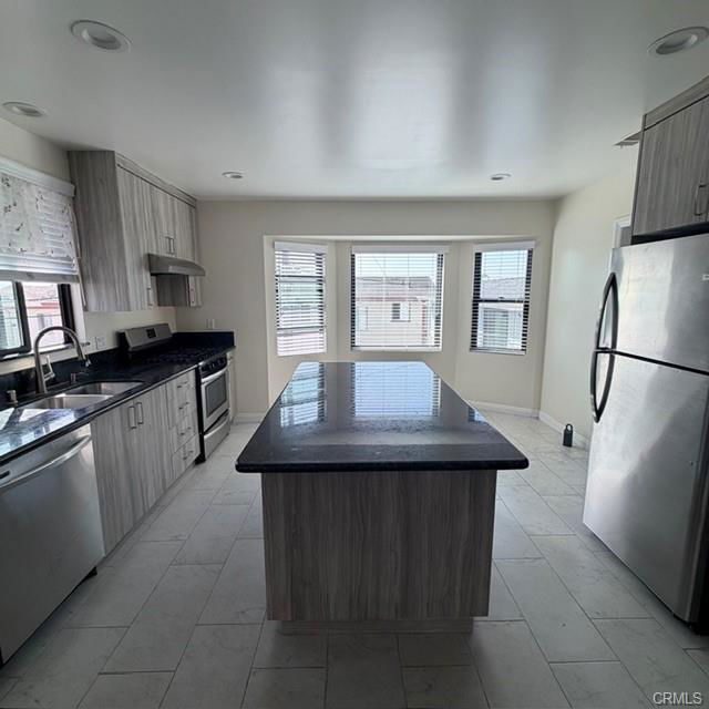 Foto del edificio - 701 S Glenoaks Blvd