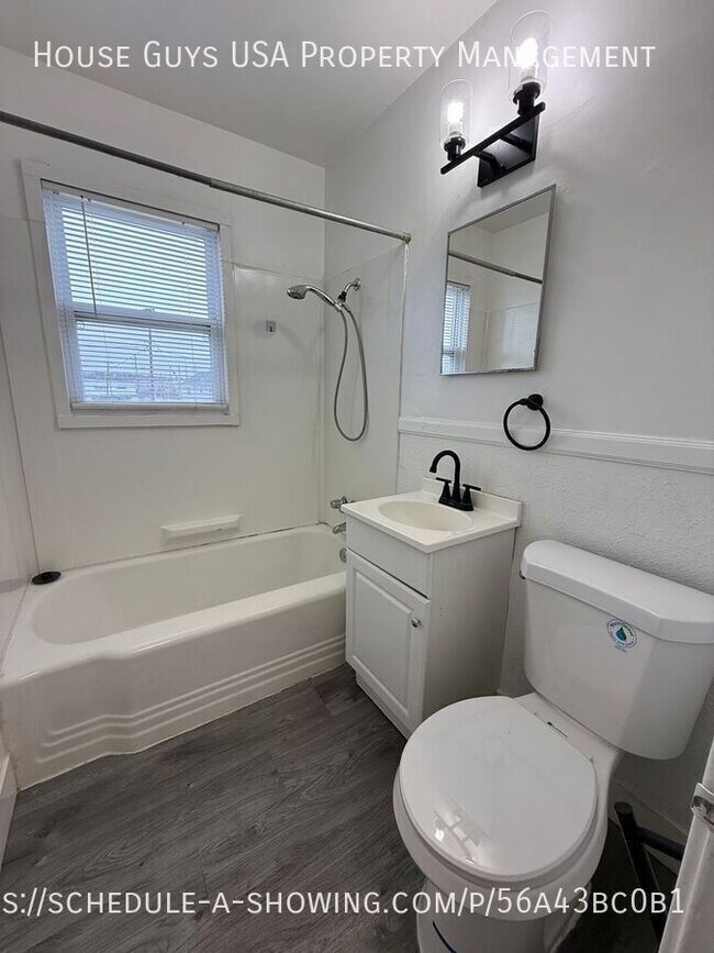 Foto del edificio - 9523 Charlotte St