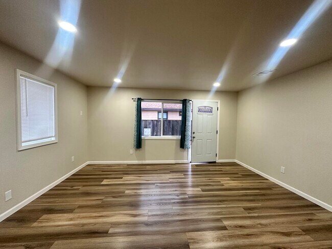 Foto del edificio - 11021 Haight St