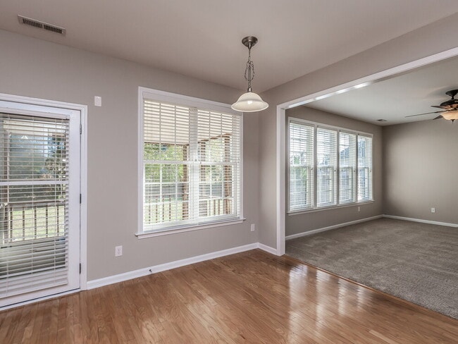 Building Photo - 384 Collinsworth Dr