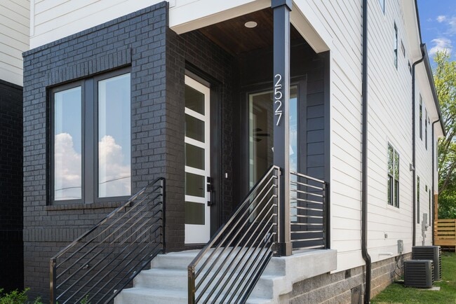 Building Photo - 2523 W Heiman St