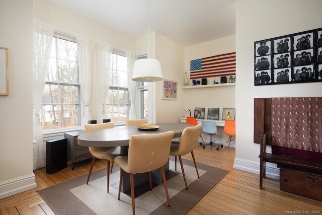 Foto del edificio - 31 Sharon Rd