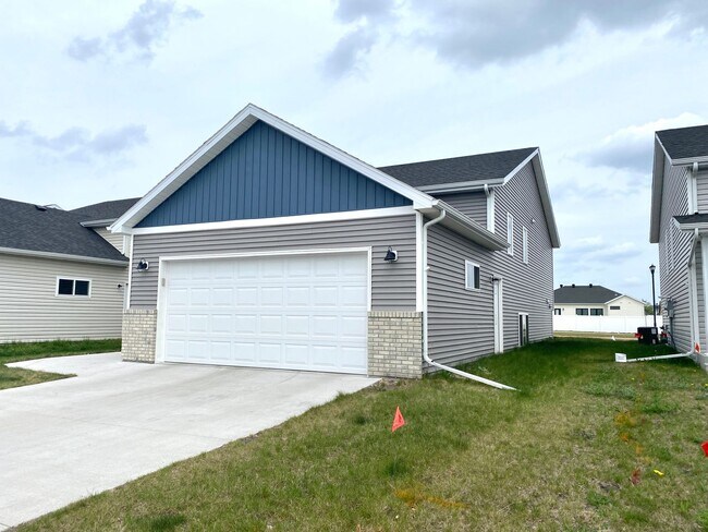 Foto del edificio - Beautiful 4 Bedroom Home by Brooks Harbor ...